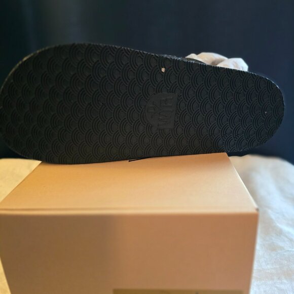 WYDR Monti Criss-Cross Footbed Sandals - Picture 5 of 6